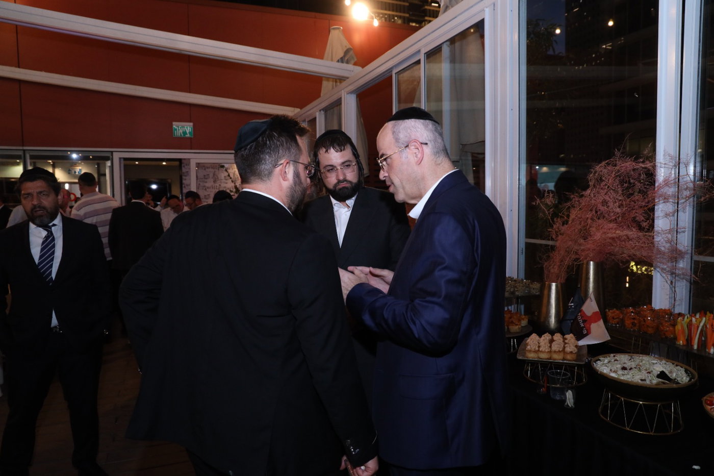 משפיען הרשת - דודי קפלר חושף בארוע את הסרט שמסעיר את העולם החרדי
