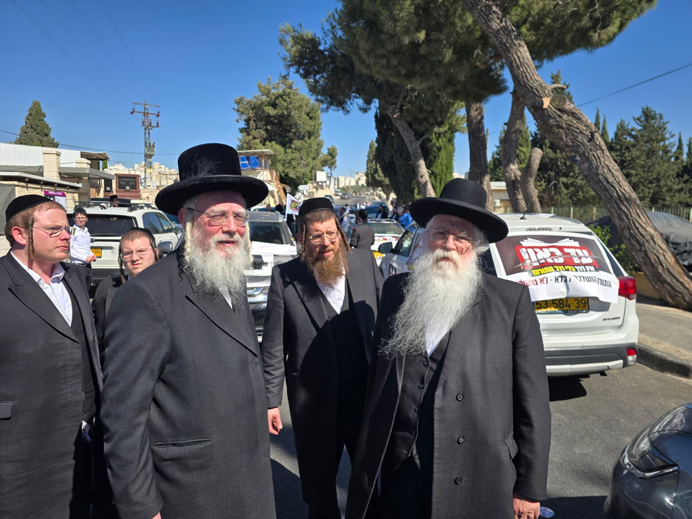 פרוש וטסלר בתחנת היציאה בהר המנוחות