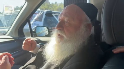 גולדקנופף מוביל שיירה בכביש 1: "נמשיך במחאות האלה" | צפו בדבריו ברכב