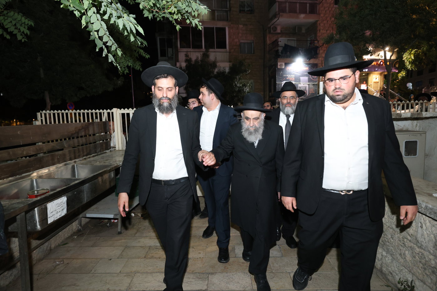 הלווית המקובל הגה"צ רחמים עטיה זצ"ל