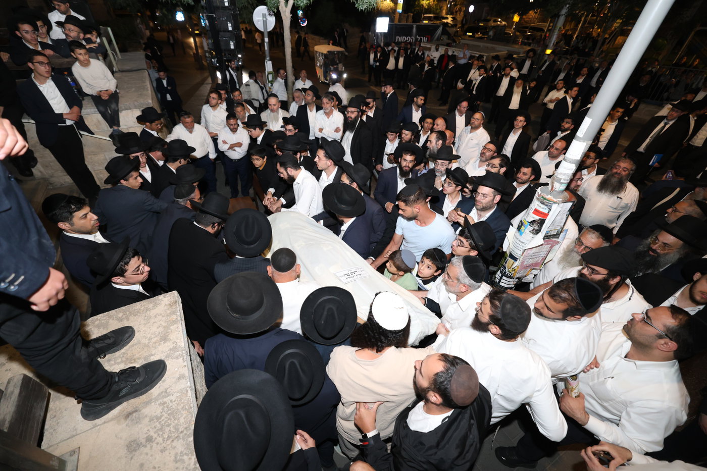 הלווית המקובל הגה"צ רחמים עטיה זצ"ל