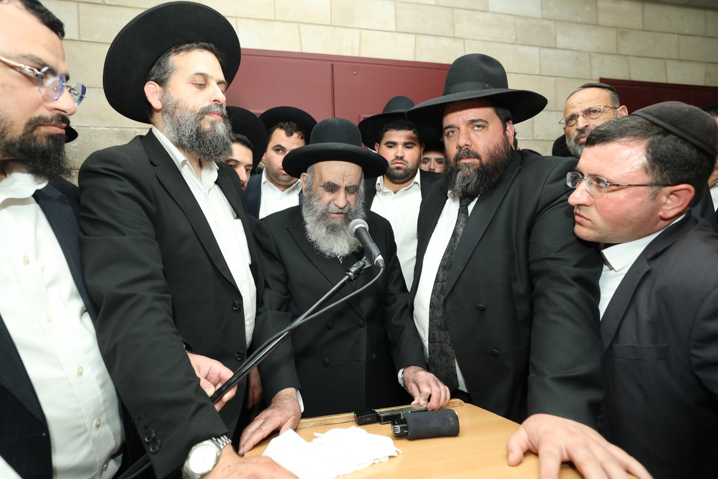 הלווית המקובל הגה"צ רחמים עטיה זצ"ל