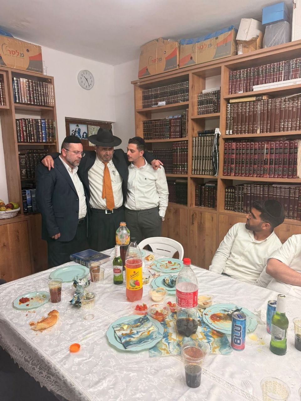 ראש הישיבה התיישב על הרצפה בחתונה | 'זופניק בכיכר' עם כל התמונות, הנייעס והחשיפות של השבוע