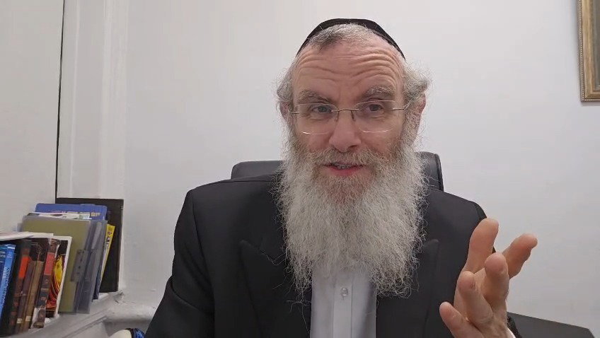 הרב יונתן שוורץ בווארט באנגלית ל'חוקת' ו'בלק'