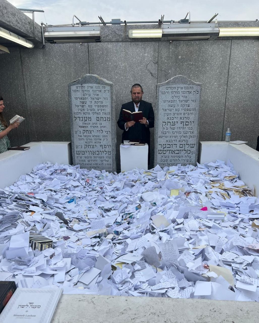 ראש הישיבה התיישב על הרצפה בחתונה | 'זופניק בכיכר' עם כל התמונות, הנייעס והחשיפות של השבוע