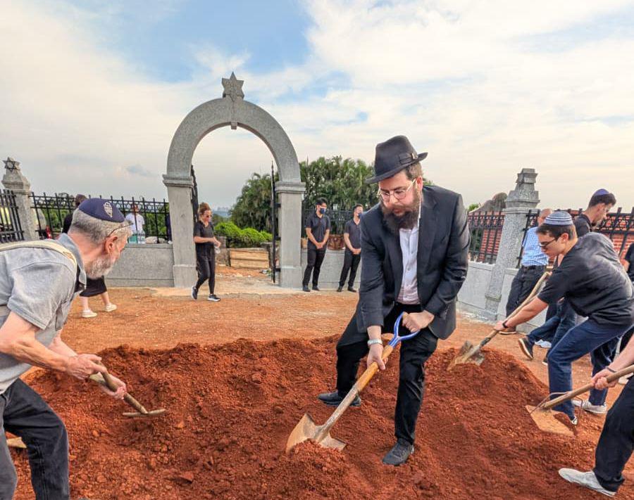 ישראלי בן 73 נפטר בטוויאן - וזו הסיבה שההלוויה שלו הייתה היסטורית