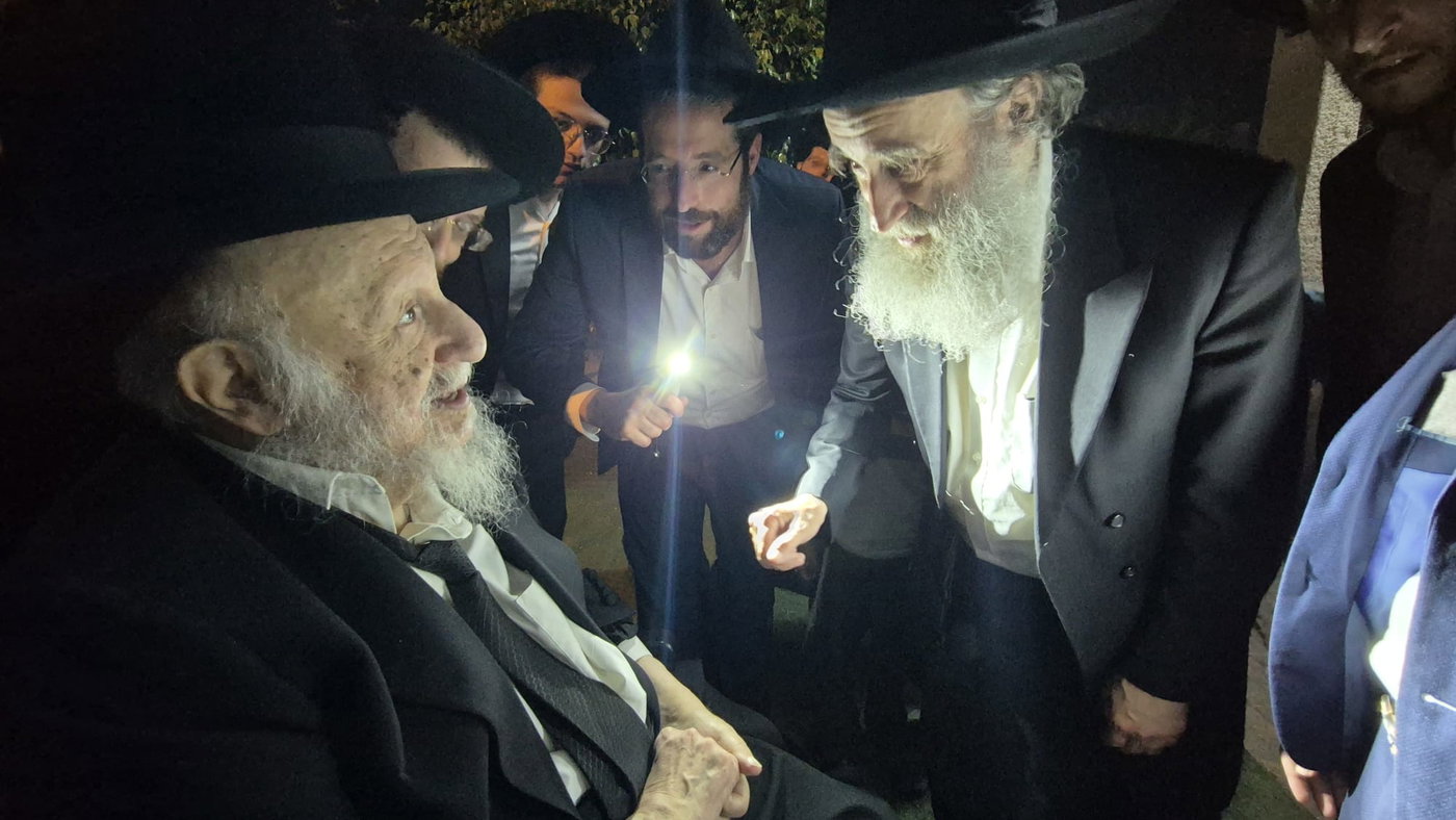 ראש הישיבה התיישב על הרצפה בחתונה | 'זופניק בכיכר' עם כל התמונות, הנייעס והחשיפות של השבוע
