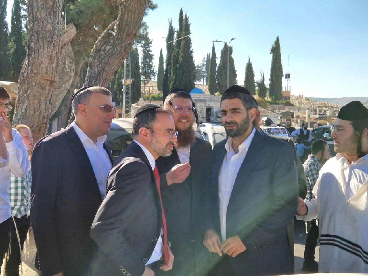 ראש הישיבה התיישב על הרצפה בחתונה | 'זופניק בכיכר' עם כל התמונות, הנייעס והחשיפות של השבוע