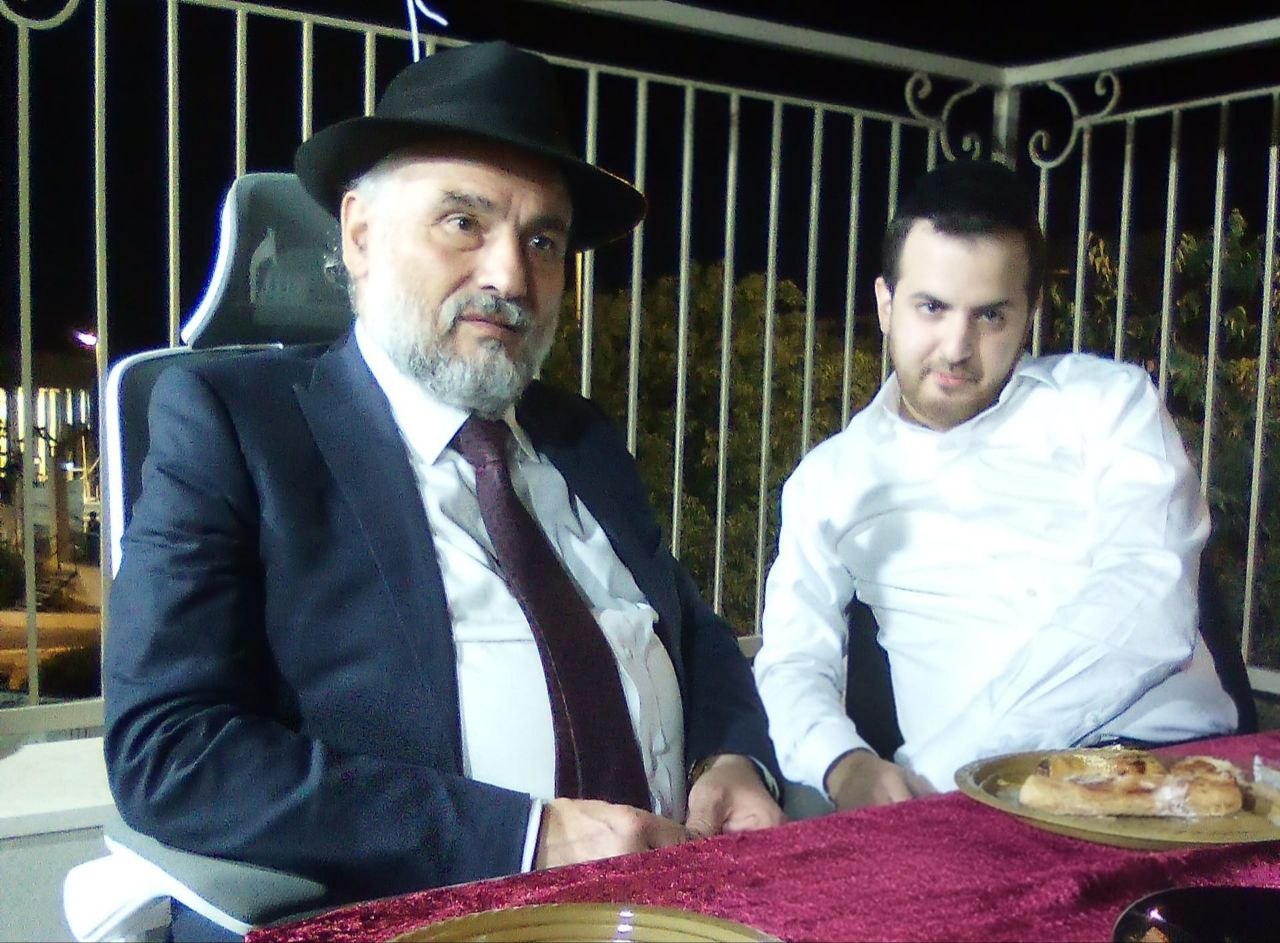 ראש הישיבה התיישב על הרצפה בחתונה | 'זופניק בכיכר' עם כל התמונות, הנייעס והחשיפות של השבוע
