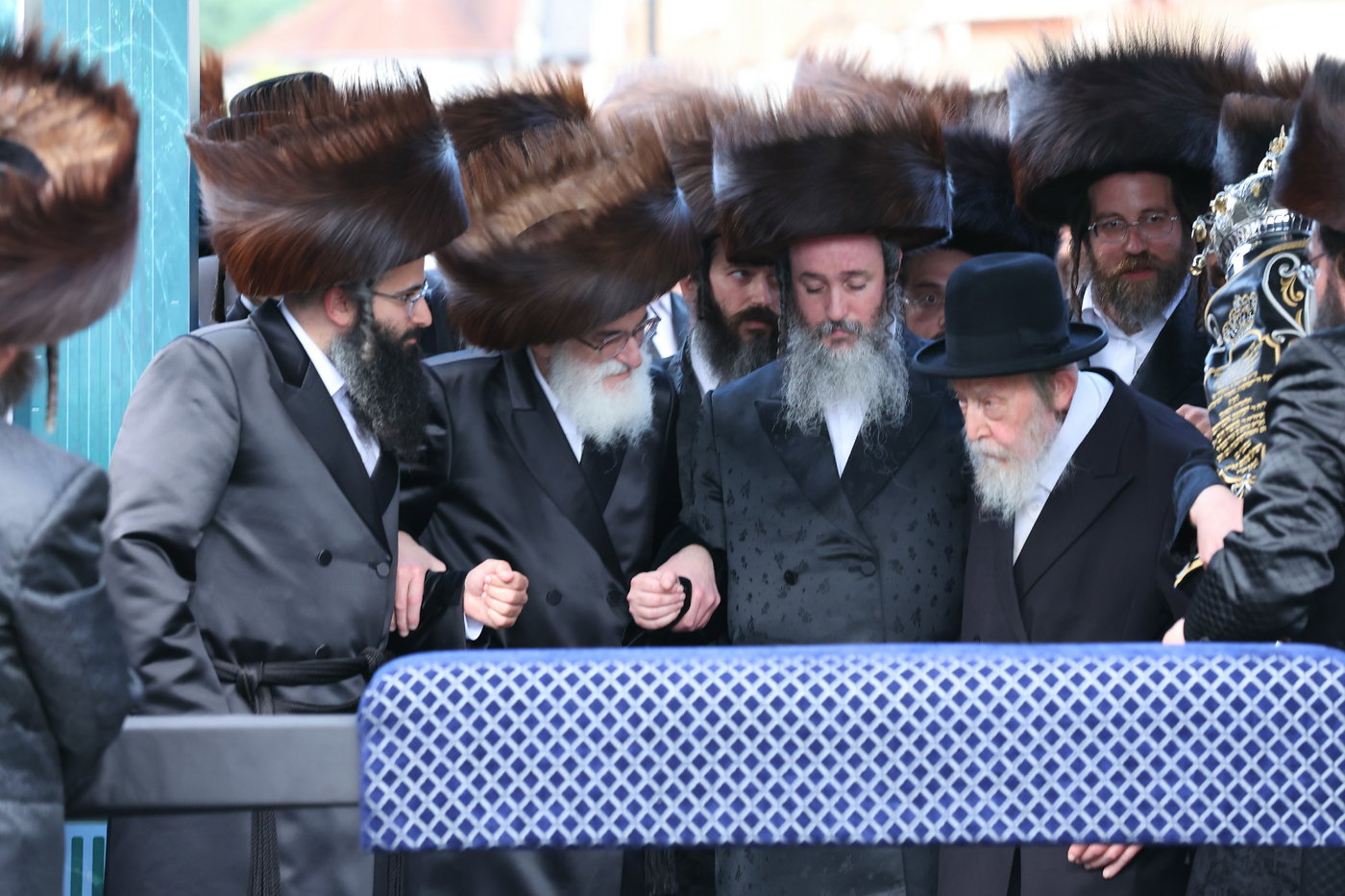 חנוכת הבית לבניין ישיבת “ישועות משה” בלונדון והכנסת ספר תורה