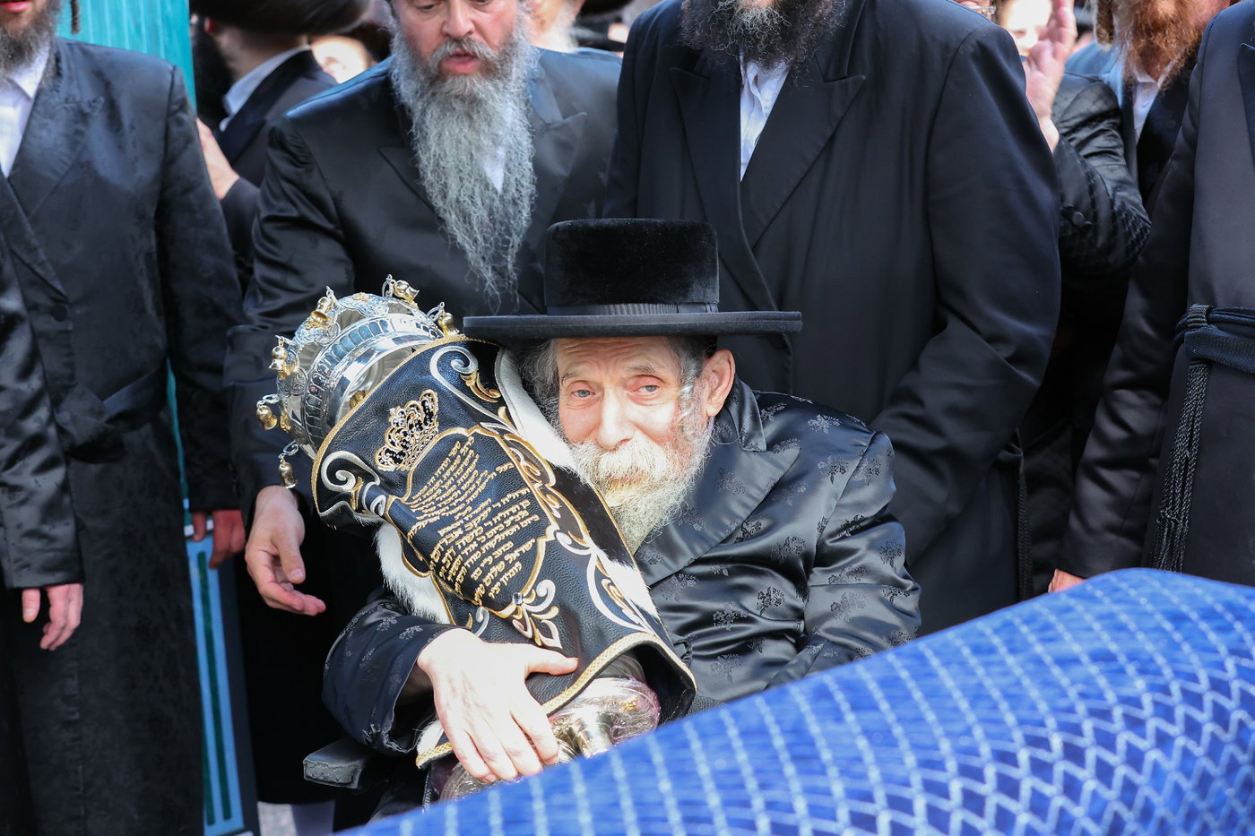 חנוכת הבית לבניין ישיבת “ישועות משה” בלונדון והכנסת ספר תורה