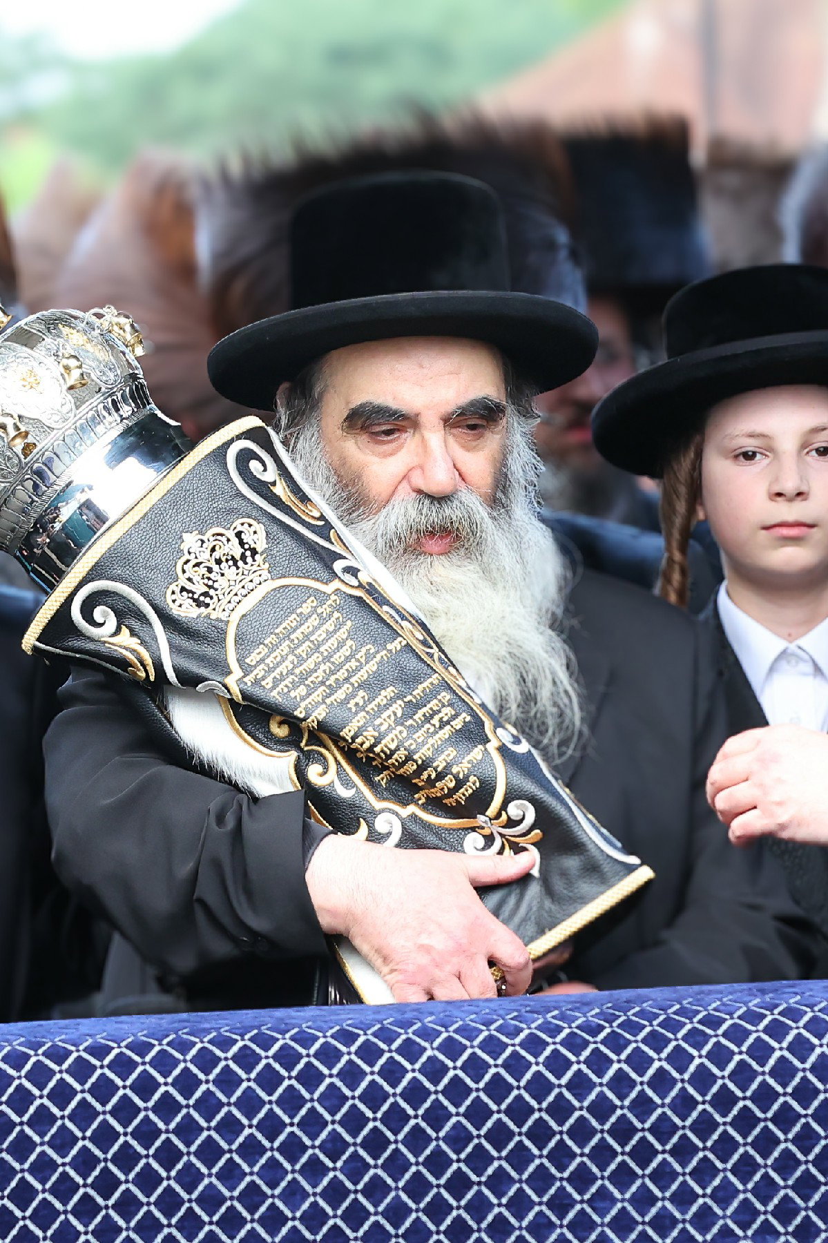 חנוכת הבית לבניין ישיבת “ישועות משה” בלונדון והכנסת ספר תורה