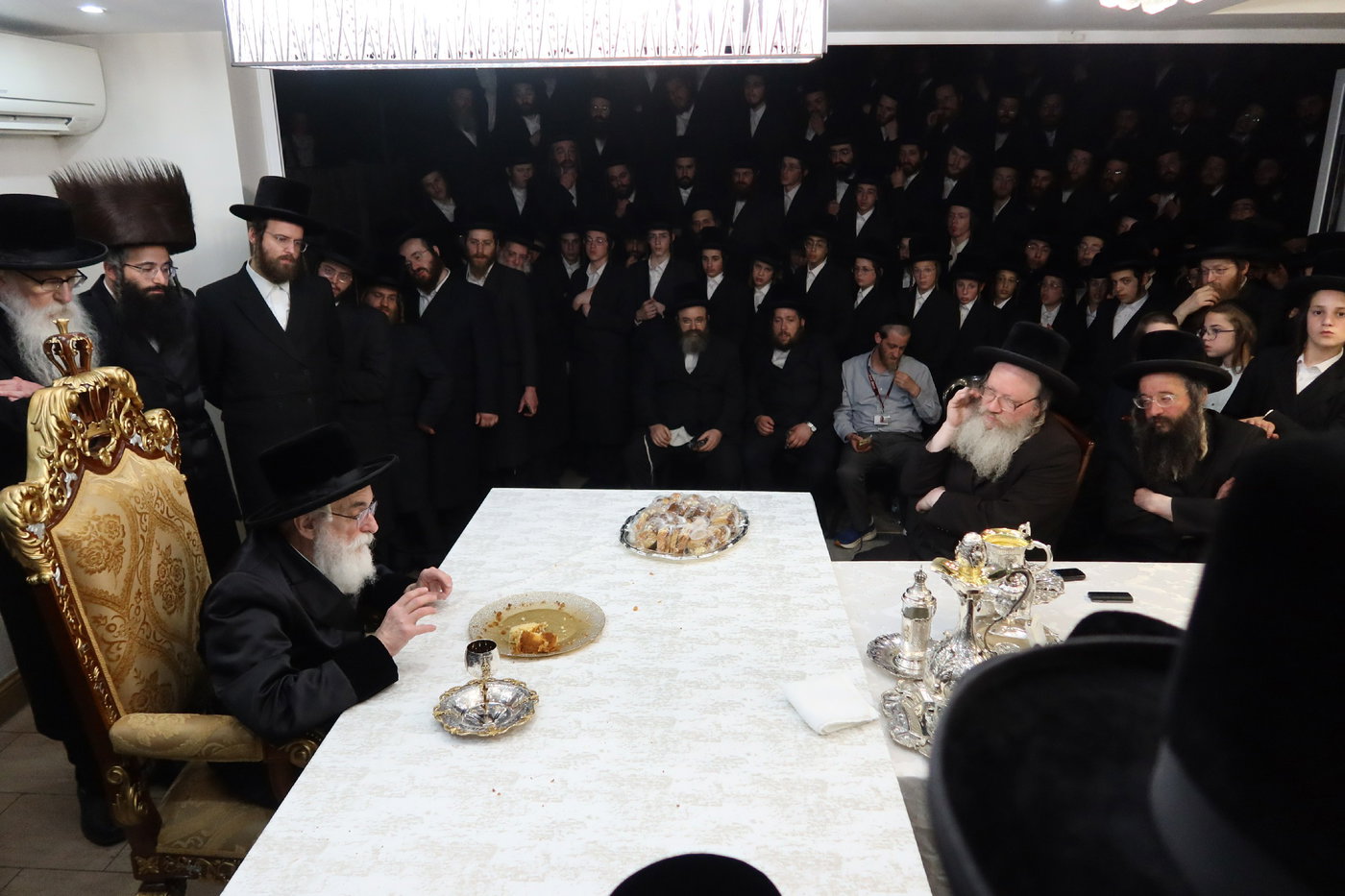 חנוכת הבית לבניין ישיבת “ישועות משה” בלונדון והכנסת ספר תורה