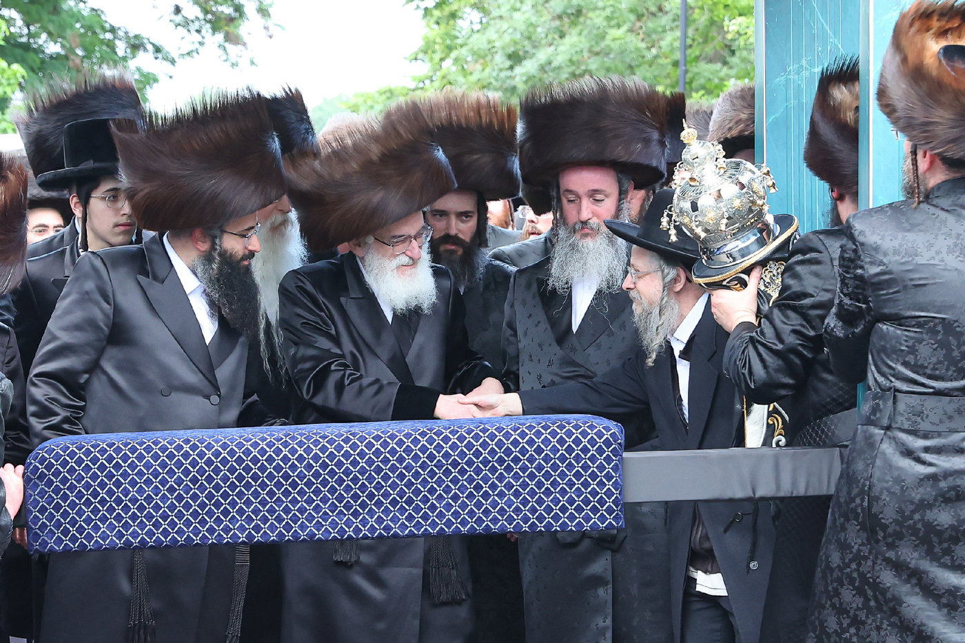 חנוכת הבית לבניין ישיבת “ישועות משה” בלונדון והכנסת ספר תורה
