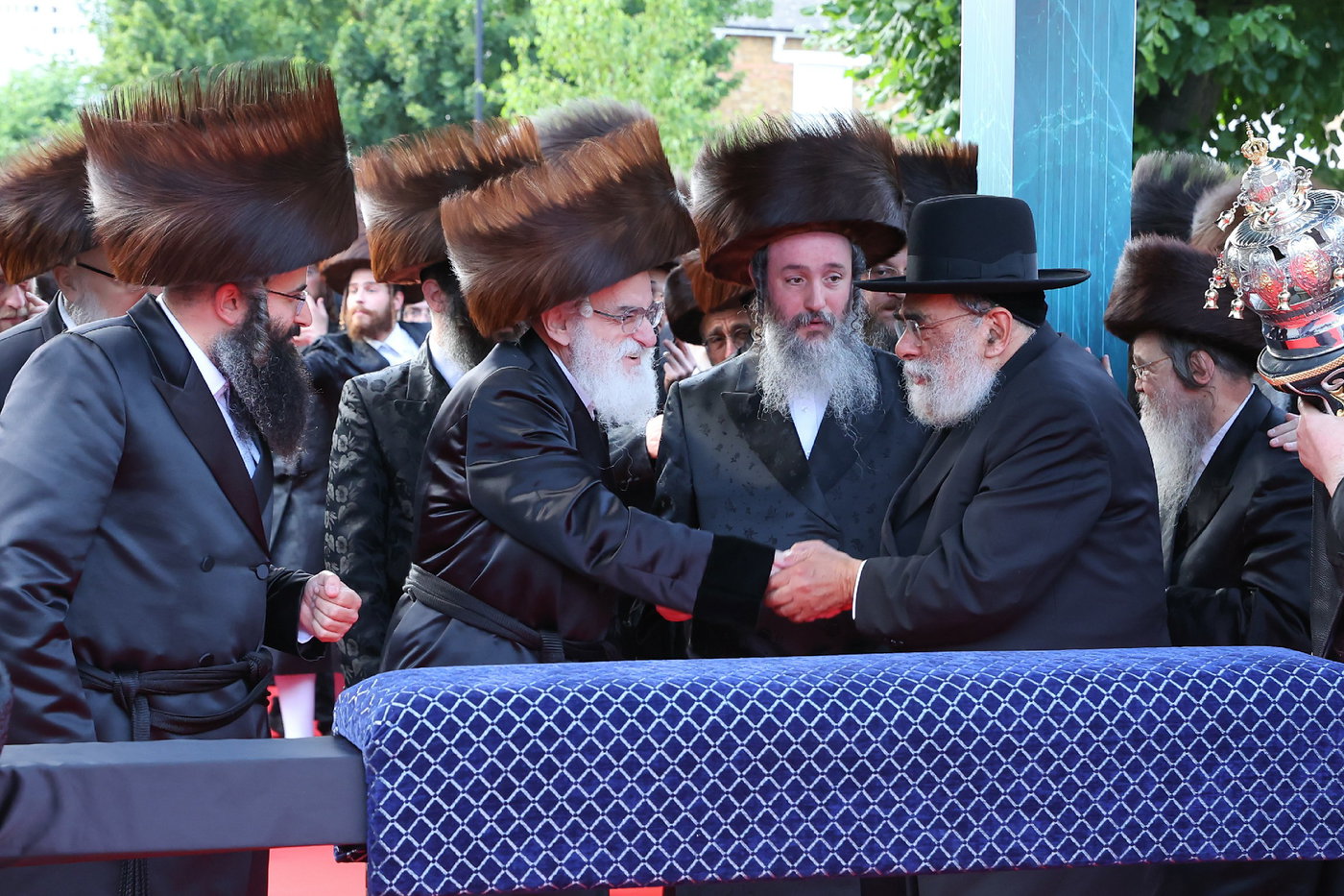 חנוכת הבית לבניין ישיבת “ישועות משה” בלונדון והכנסת ספר תורה