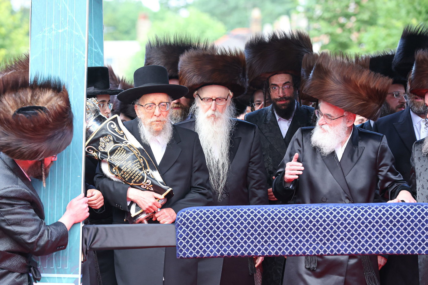 חנוכת הבית לבניין ישיבת “ישועות משה” בלונדון והכנסת ספר תורה