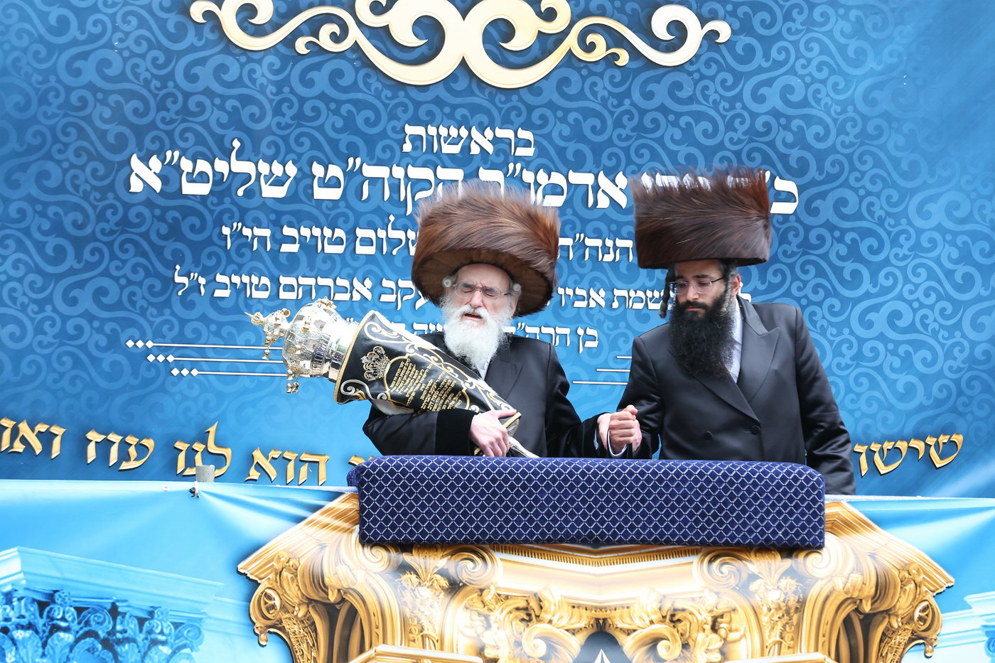 חנוכת הבית לבניין ישיבת “ישועות משה” בלונדון והכנסת ספר תורה