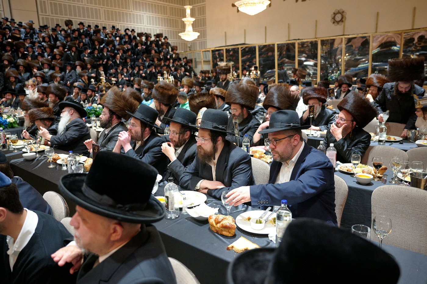 חנוכת הבית לבניין ישיבת “ישועות משה” בלונדון והכנסת ספר תורה