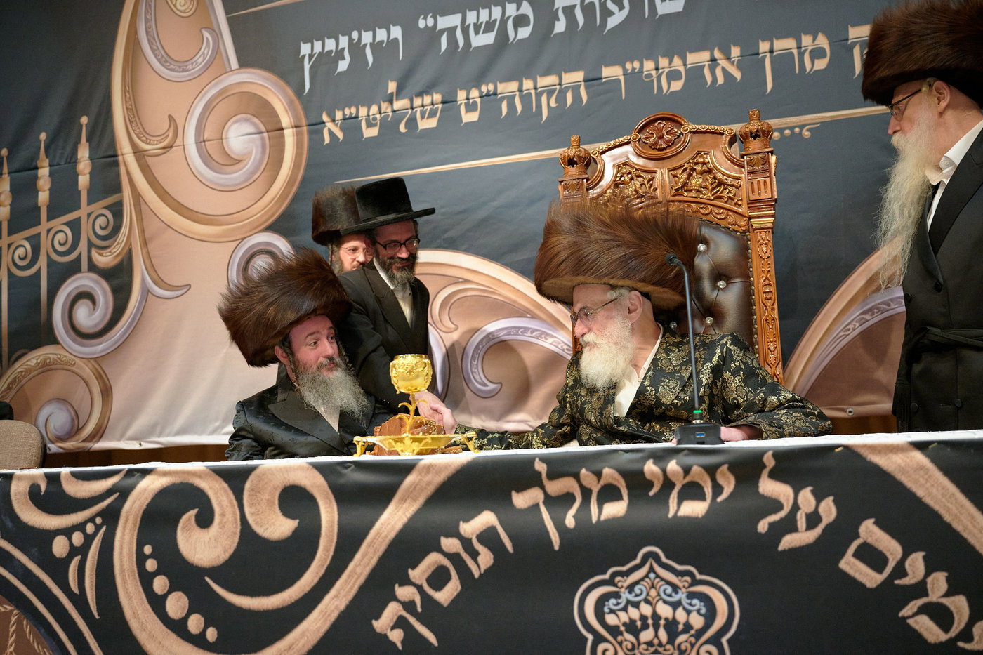 חנוכת הבית לבניין ישיבת “ישועות משה” בלונדון והכנסת ספר תורה