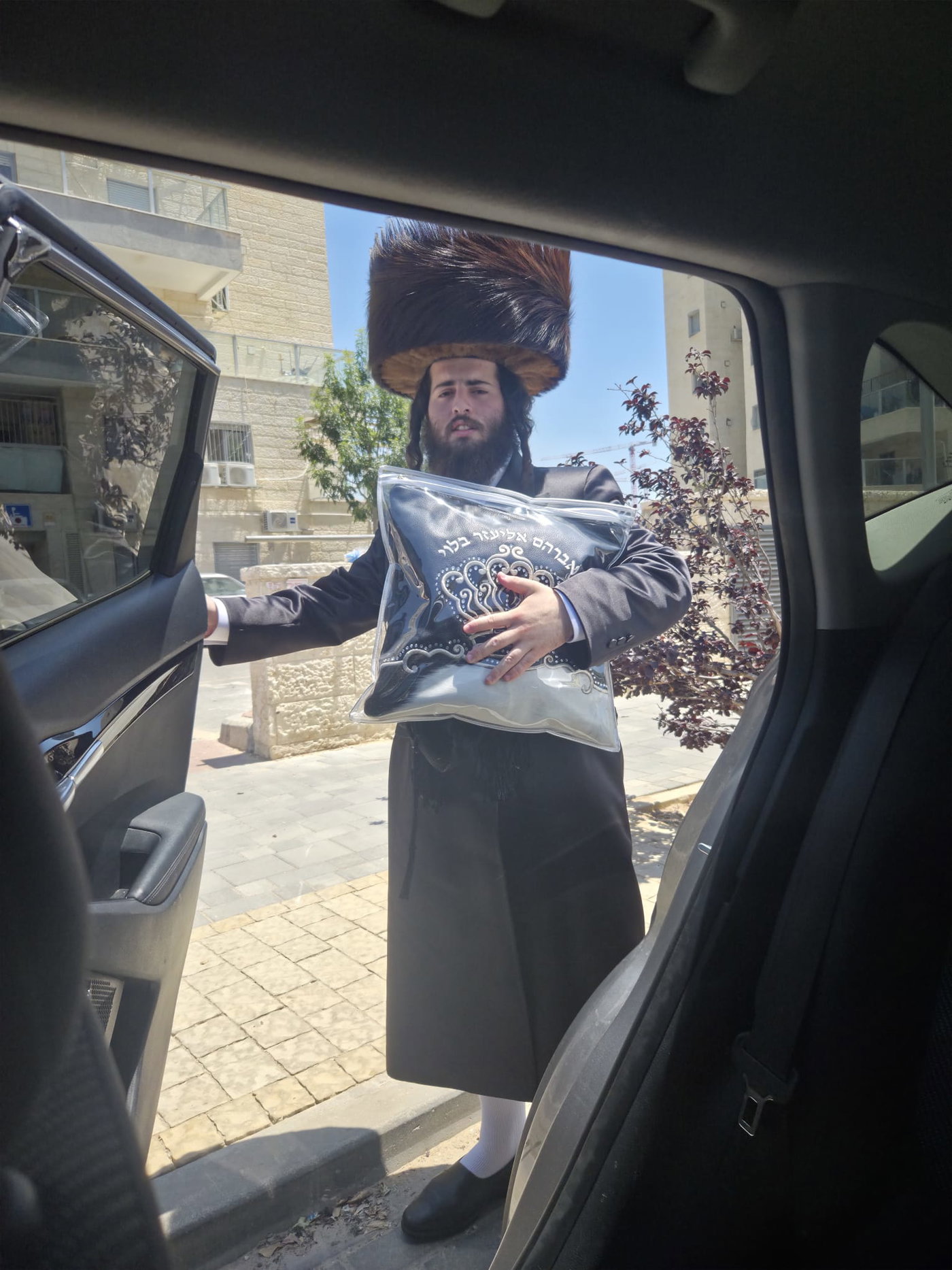 ראש הישיבה התיישב על הרצפה בחתונה | 'זופניק בכיכר' עם כל התמונות, הנייעס והחשיפות של השבוע