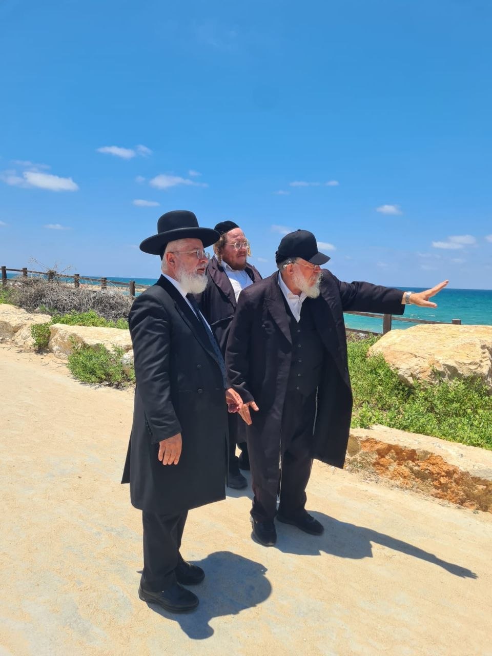 ראש הישיבה התיישב על הרצפה בחתונה | 'זופניק בכיכר' עם כל התמונות, הנייעס והחשיפות של השבוע