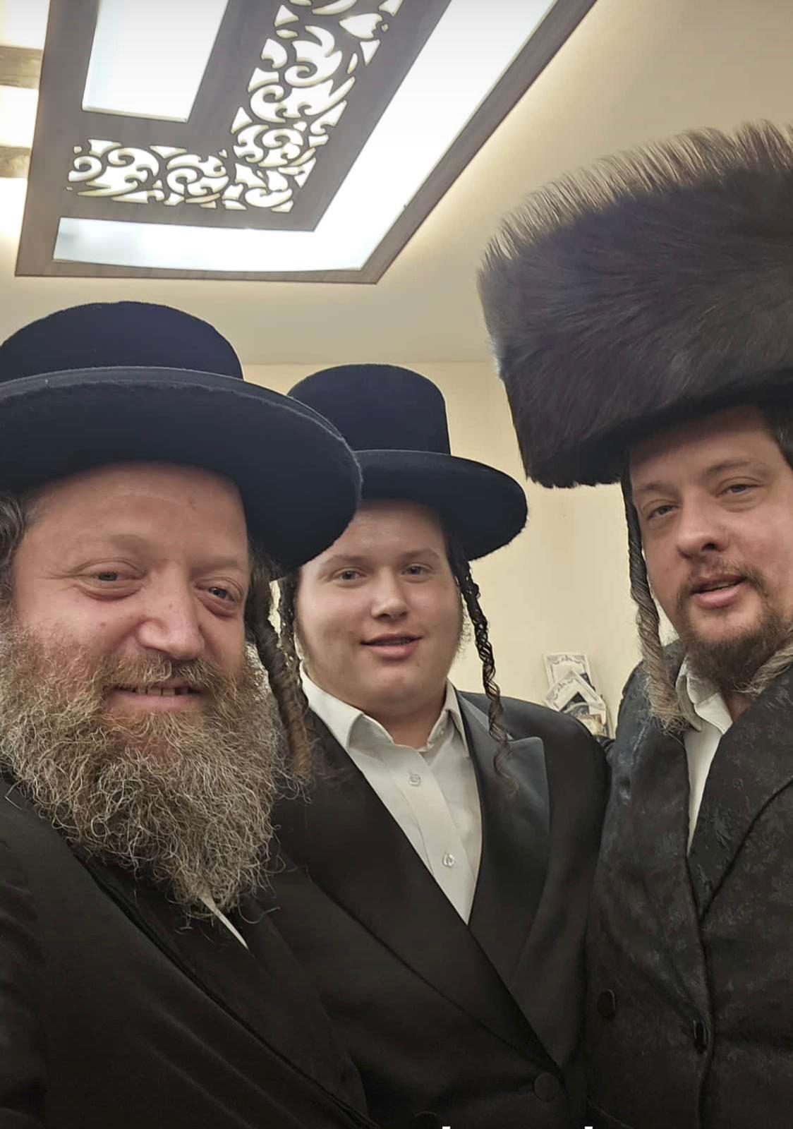 ראש הישיבה התיישב על הרצפה בחתונה | 'זופניק בכיכר' עם כל התמונות, הנייעס והחשיפות של השבוע
