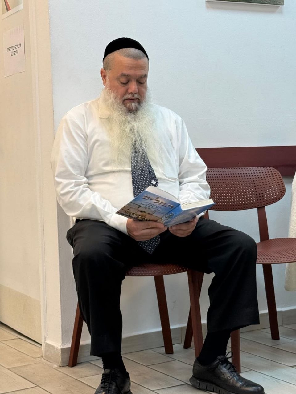 ראש הישיבה התיישב על הרצפה בחתונה | 'זופניק בכיכר' עם כל התמונות, הנייעס והחשיפות של השבוע