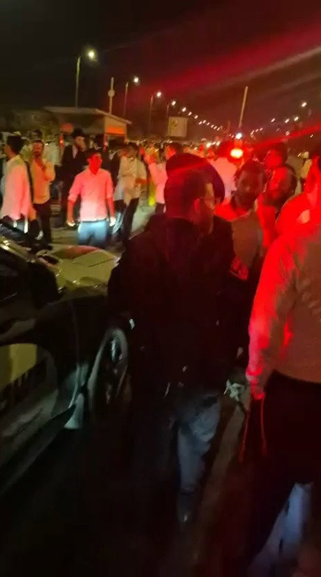 המהומות במקום