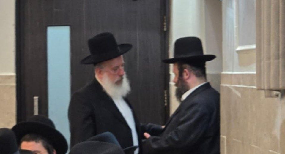 ראש הישיבה התיישב על הרצפה בחתונה | 'זופניק בכיכר' עם כל התמונות, הנייעס והחשיפות של השבוע