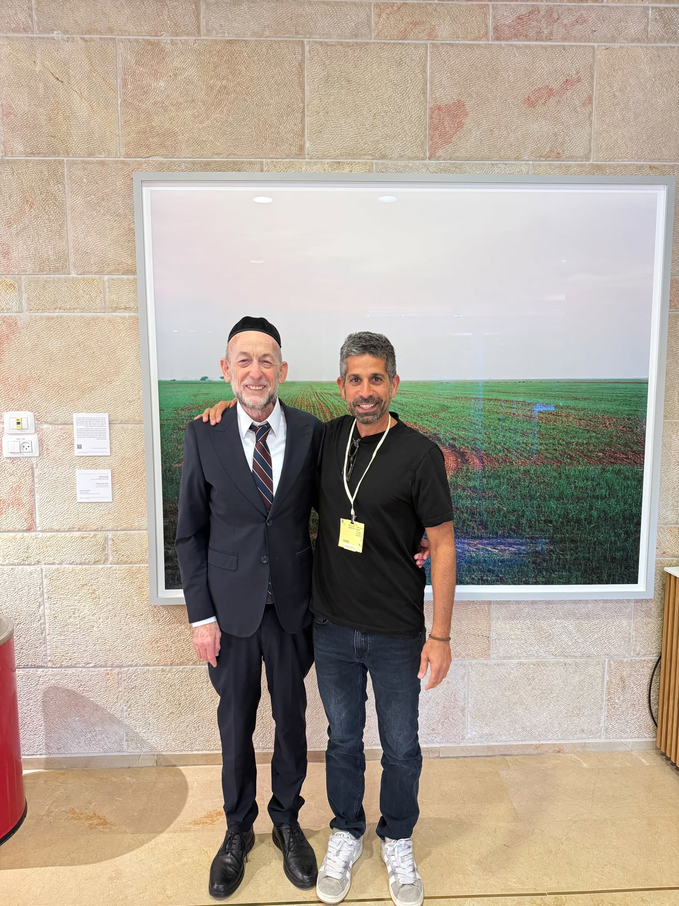 ראש הישיבה התיישב על הרצפה בחתונה | 'זופניק בכיכר' עם כל התמונות, הנייעס והחשיפות של השבוע