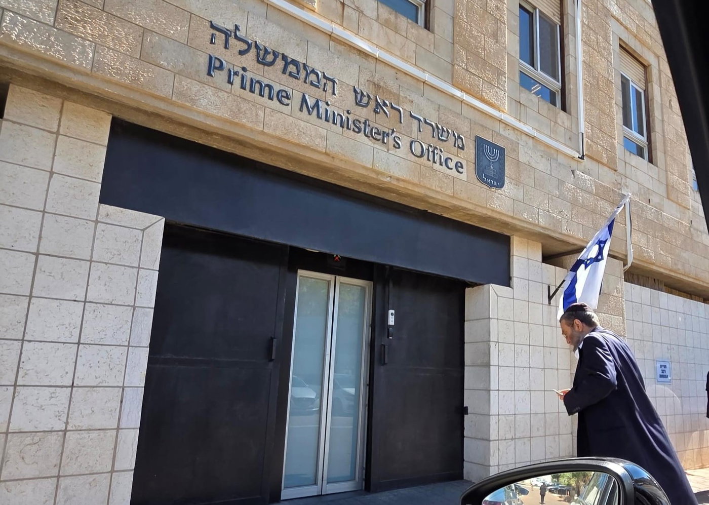 ראש הישיבה התיישב על הרצפה בחתונה | 'זופניק בכיכר' עם כל התמונות, הנייעס והחשיפות של השבוע