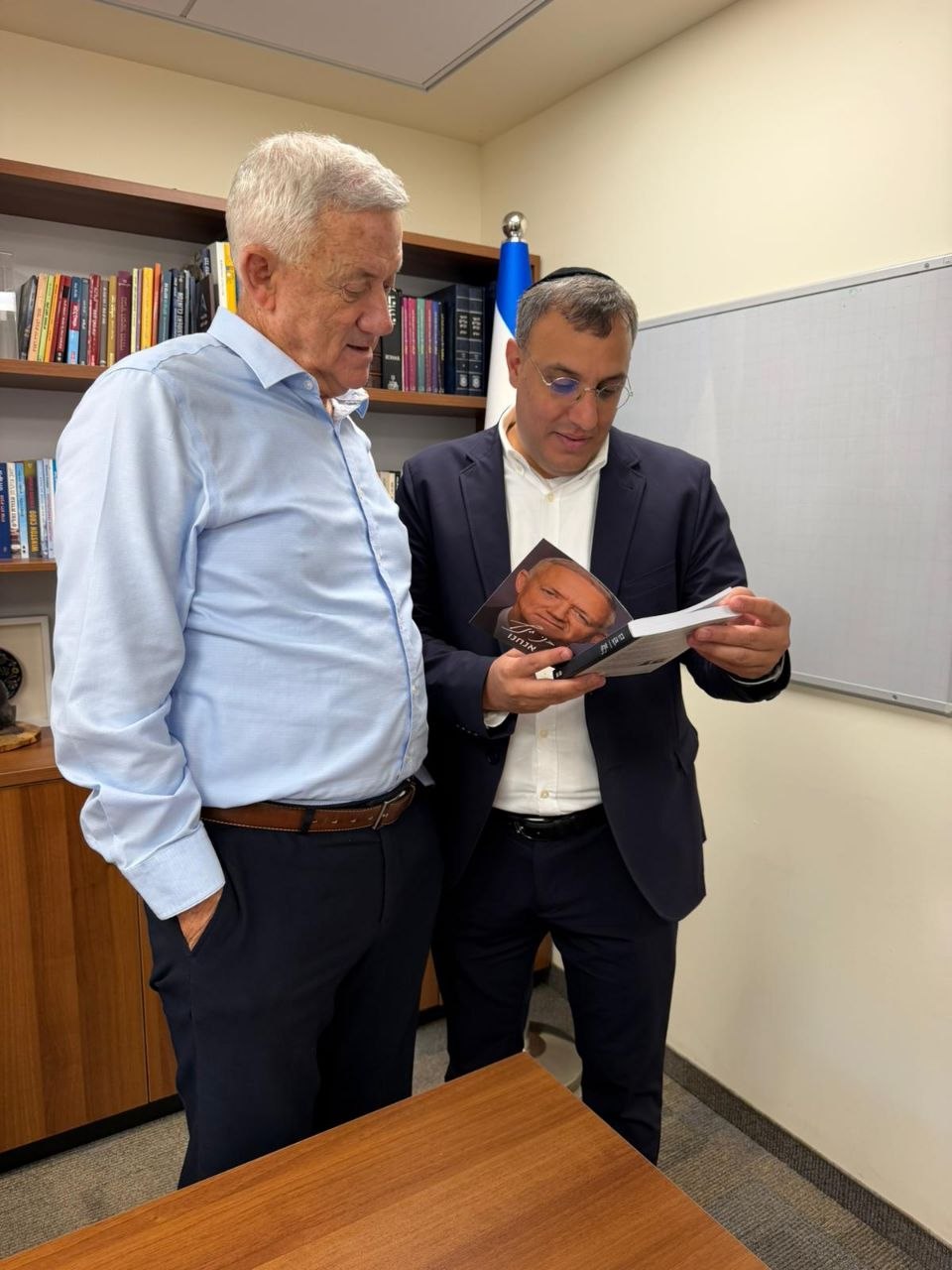 ראש הישיבה התיישב על הרצפה בחתונה | 'זופניק בכיכר' עם כל התמונות, הנייעס והחשיפות של השבוע