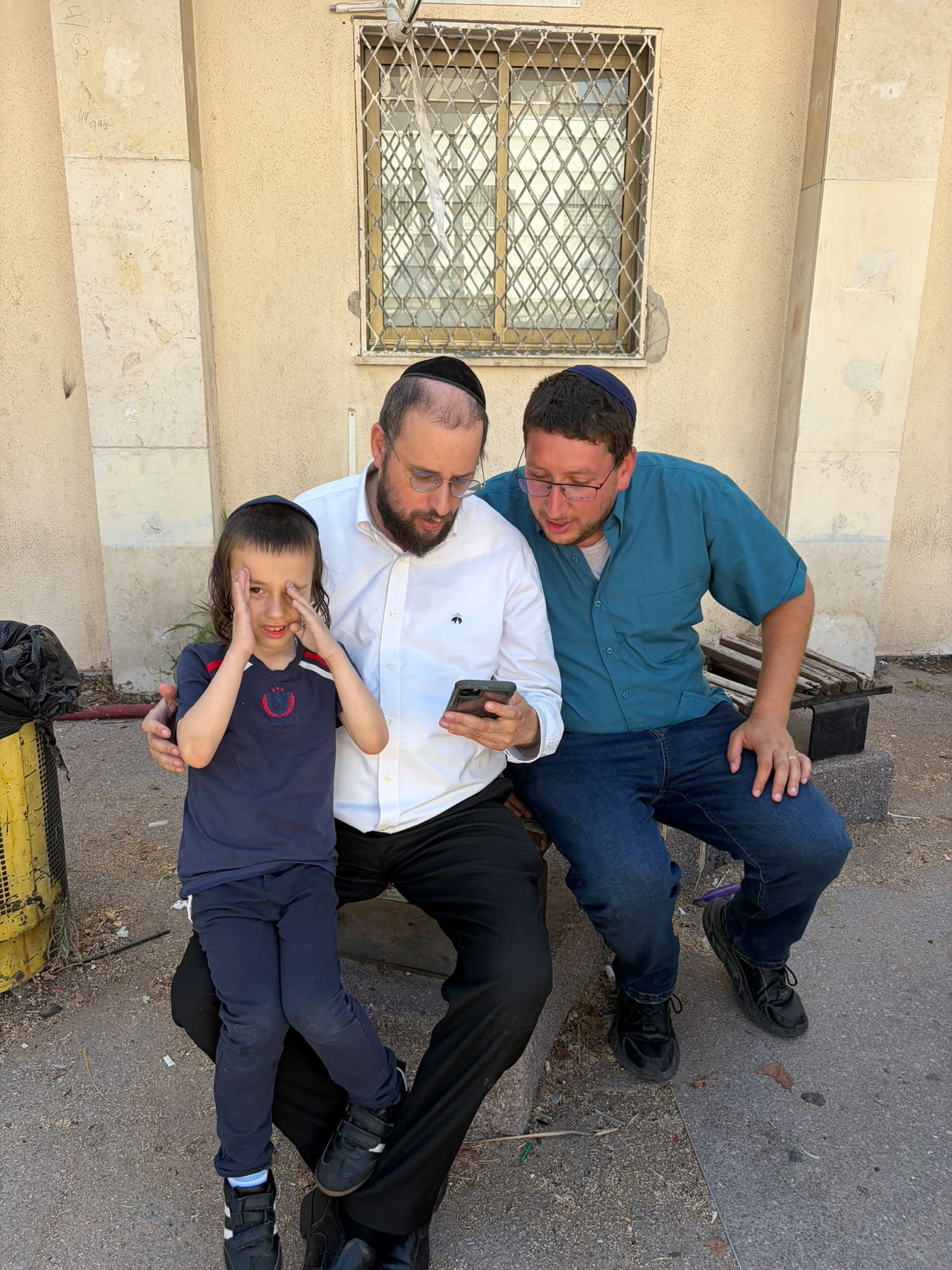ראש הישיבה התיישב על הרצפה בחתונה | 'זופניק בכיכר' עם כל התמונות, הנייעס והחשיפות של השבוע