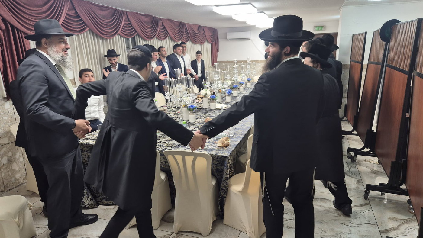 ראש הישיבה התיישב על הרצפה בחתונה | 'זופניק בכיכר' עם כל התמונות, הנייעס והחשיפות של השבוע