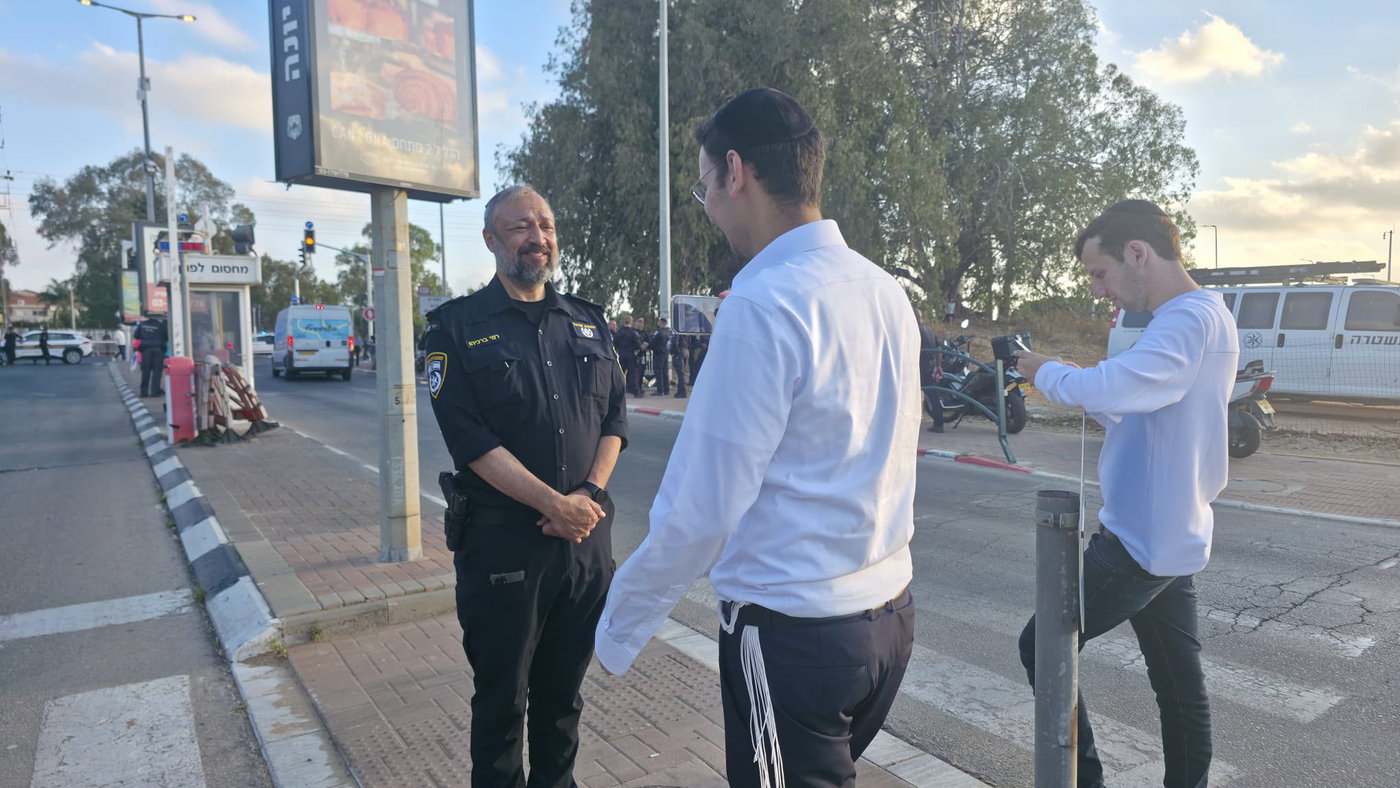 ראש הישיבה התיישב על הרצפה בחתונה | 'זופניק בכיכר' עם כל התמונות, הנייעס והחשיפות של השבוע