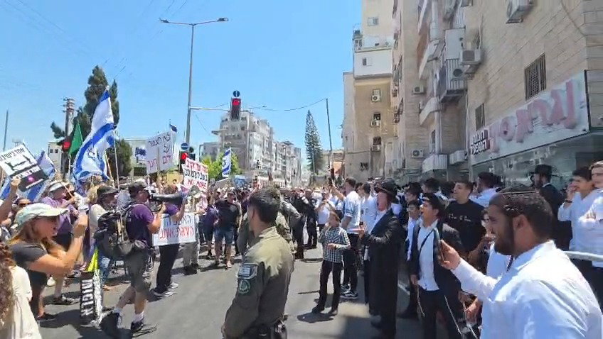 ההפגנה ברחוב כהנמן פינת בן דוד בבני ברק