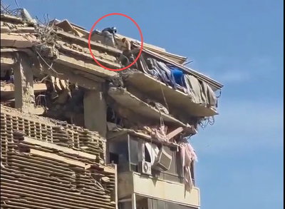 כשמדינות קורסות: אזרח גיבור ללא ציוד חילץ מגורד שחקים