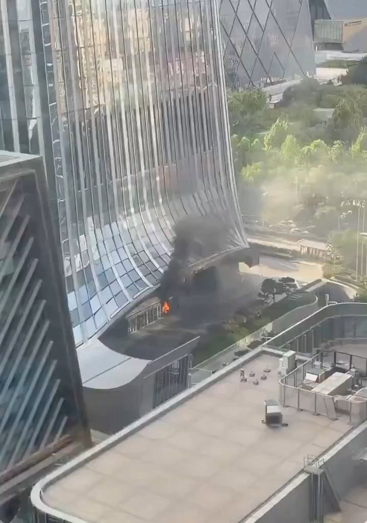 הדליקה במגדל אחרי ההתרסקות