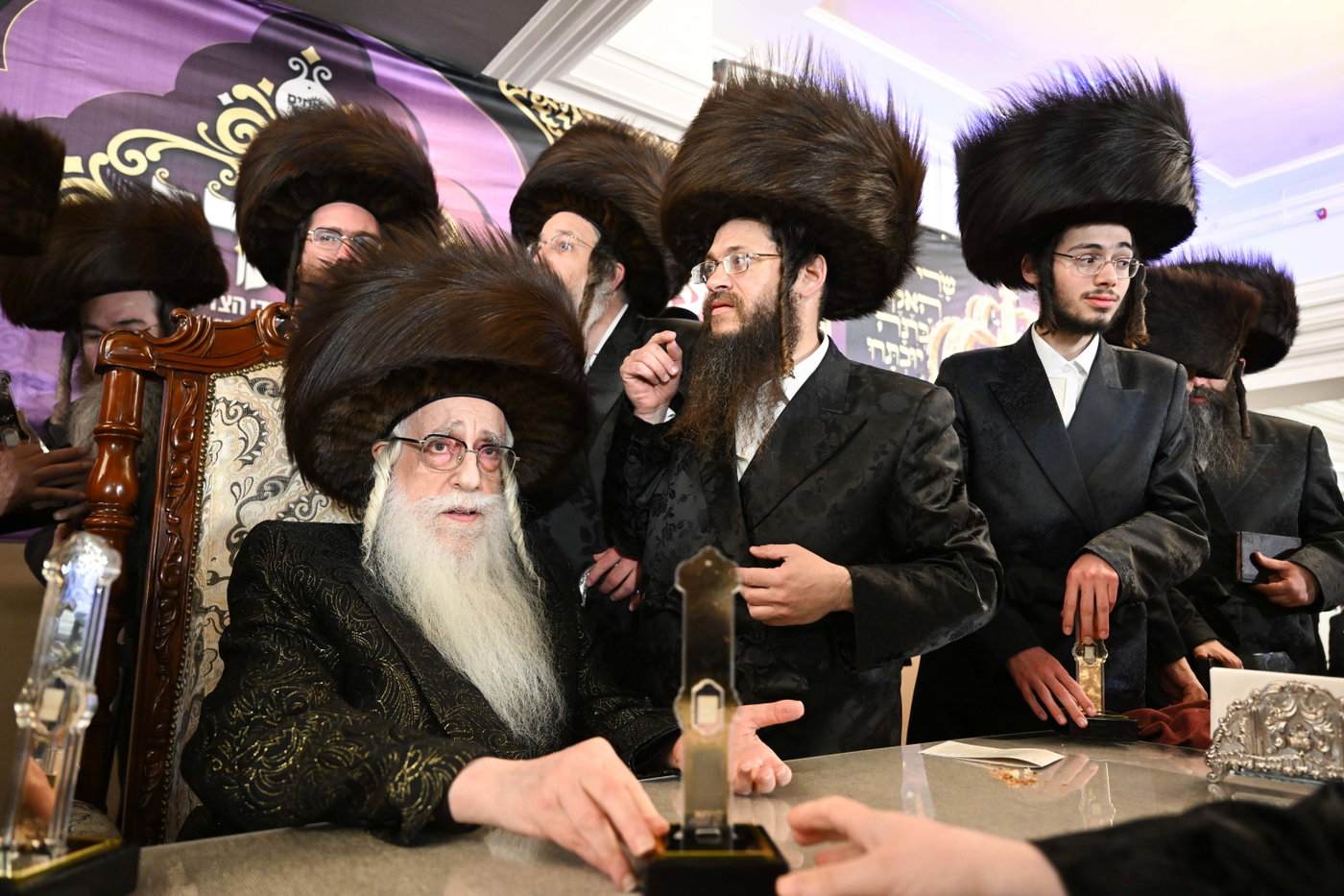 ש"ב ע"י אחים בשמחה בצאנז