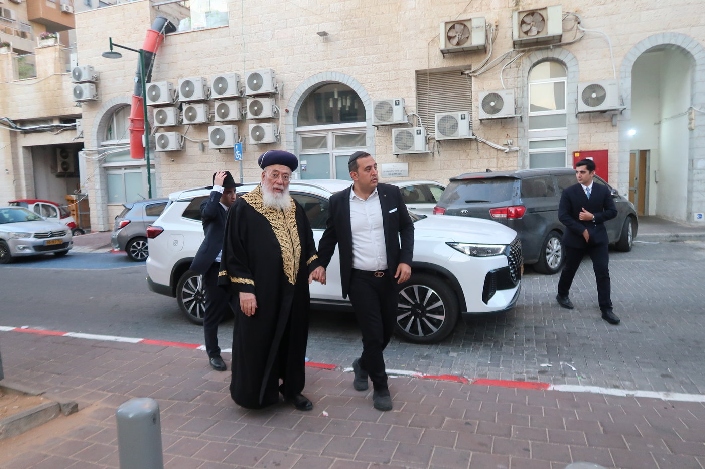 הגר"י יוסף שבת בב"ב