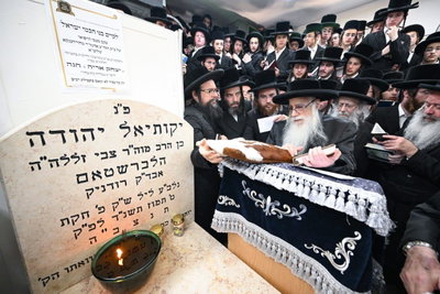 שבע ברכות אחרון והילולא קדישא בצאנז