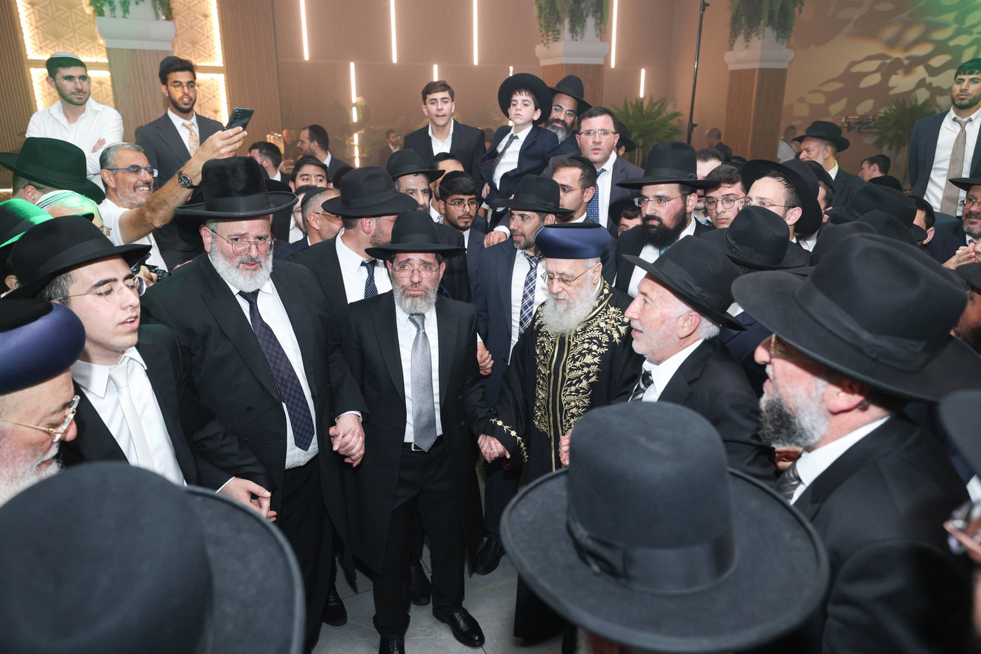 נישואי נכדתם המשותפת של הגר"י יוסף והגרש"מ עמאר