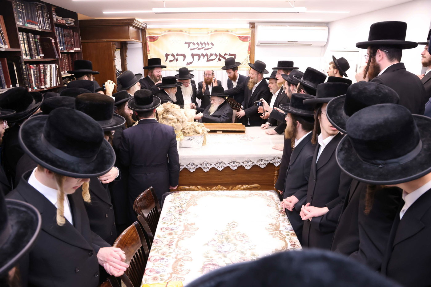 הגר"מ שטרנבוך במעמד 'ראשית הגז'
