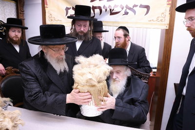 הגר"מ שטרנבוך במעמד 'ראשית הגז'