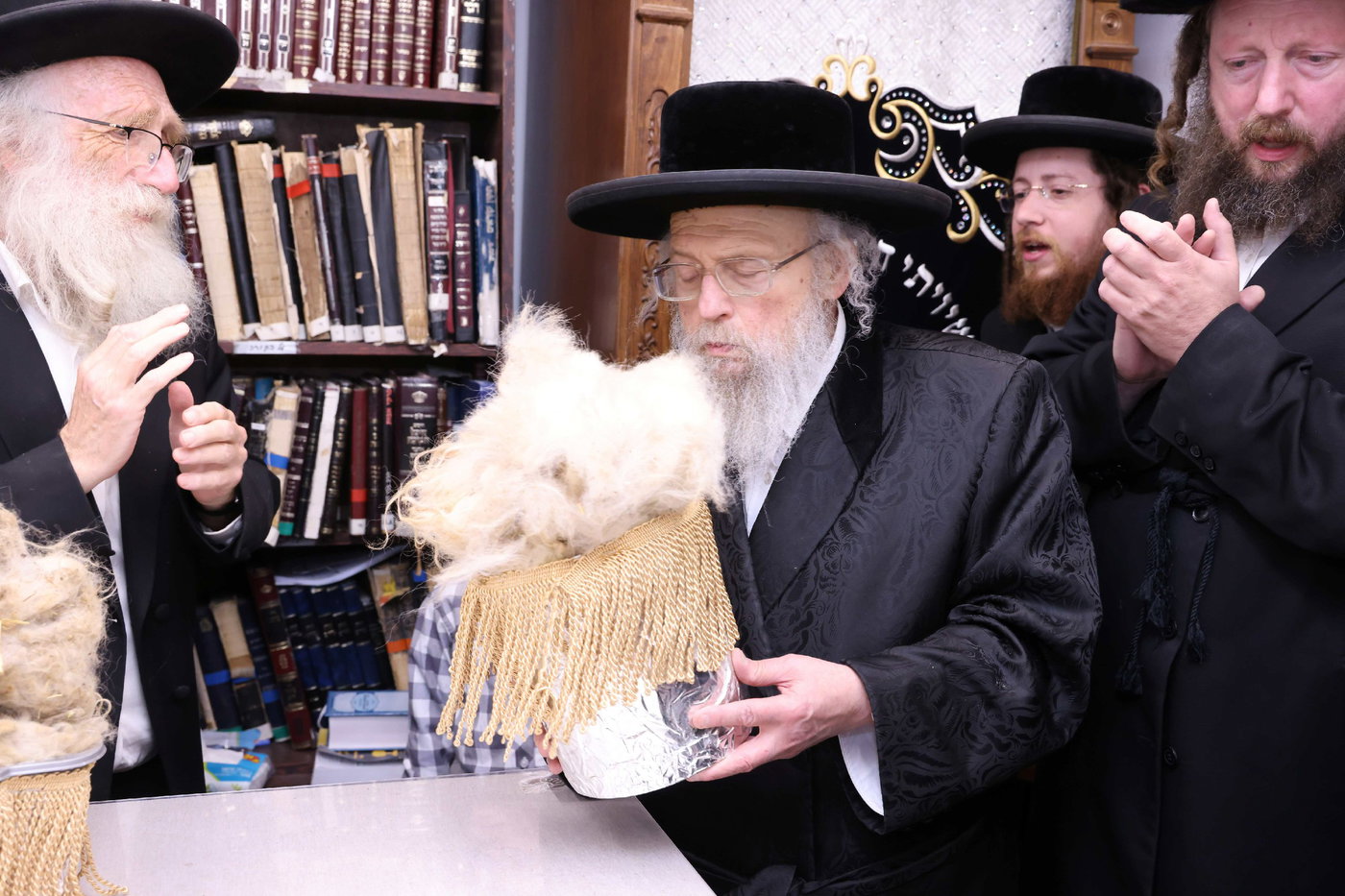 הגר"מ שטרנבוך במעמד 'ראשית הגז'