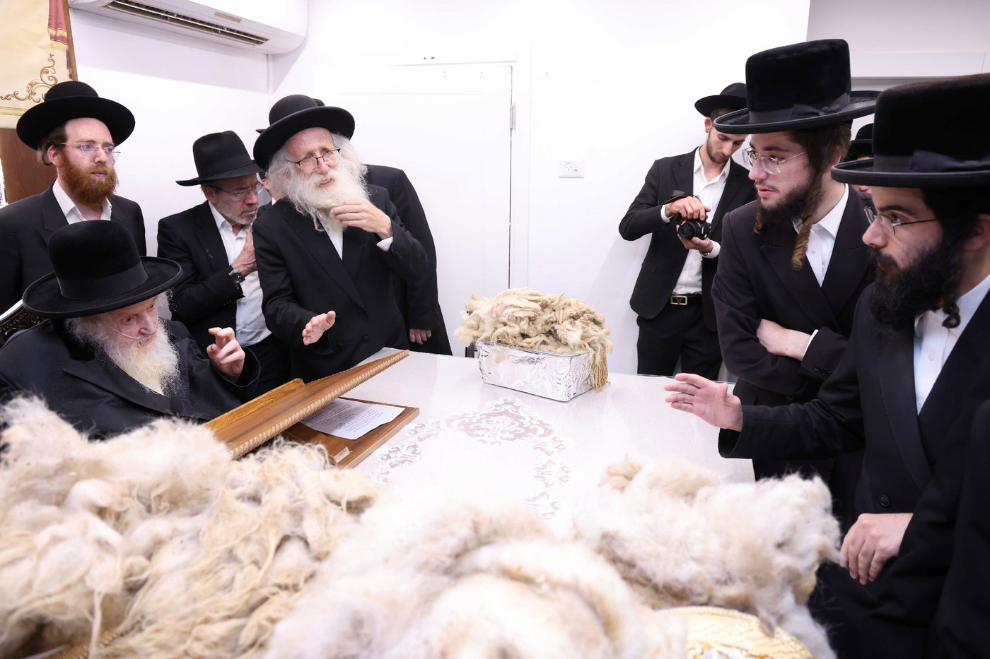 הגר"מ שטרנבוך במעמד 'ראשית הגז'