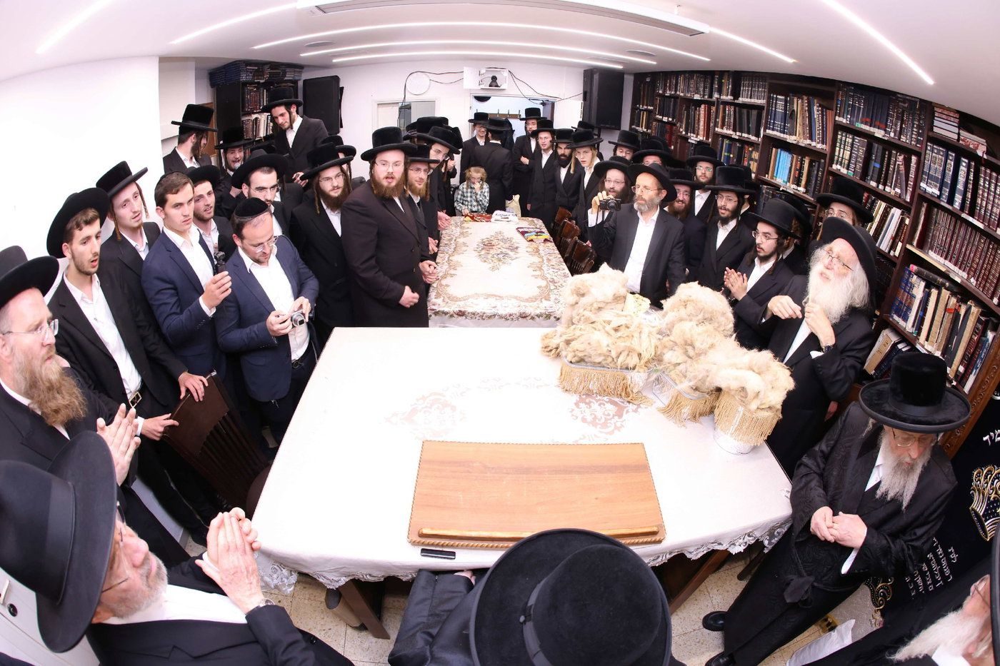 הגר"מ שטרנבוך במעמד 'ראשית הגז'