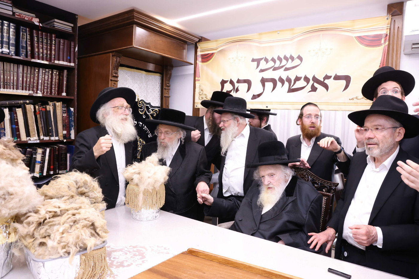 הגר"מ שטרנבוך במעמד 'ראשית הגז'