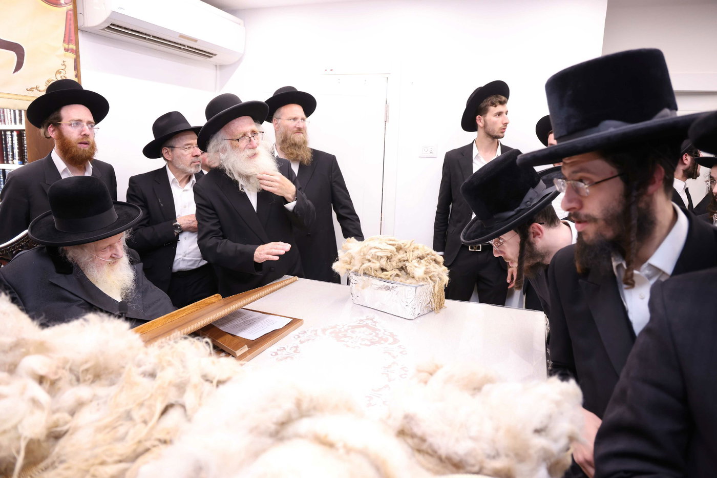 הגר"מ שטרנבוך במעמד 'ראשית הגז'