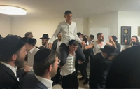 ניסיון מעצר תלמיד ישיבה הסתיים בריקודים | עשרות מפגינים הוזעקו למקום, המשטרה הצבאית נסוגה